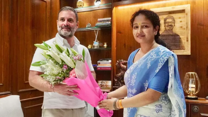 झारखंड में सियासी हचलच के बीच हेमंत सोरेन की पत्नी कल्पना सोरेन से मिले राहुल गांधी