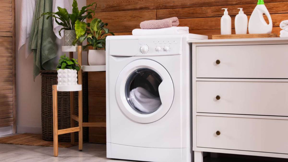 https://www.jagranimages.com/images/newimg/05022024/05_02_2024-lg_washing_machine_7_kg_23646032.jpg