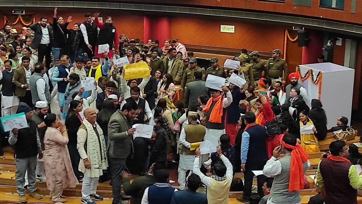 ncr bjp councilors create ruckus during budget discussion in mcd house