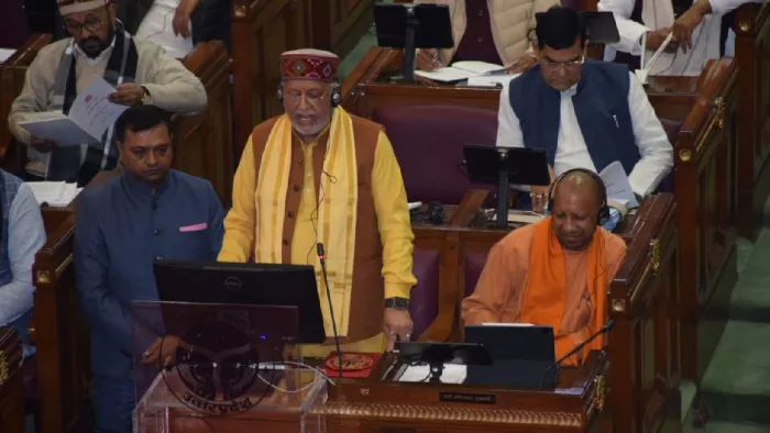 योगी सरकार ने पेश किया यूपी के इतिहास में सबसे बड़ा बजट