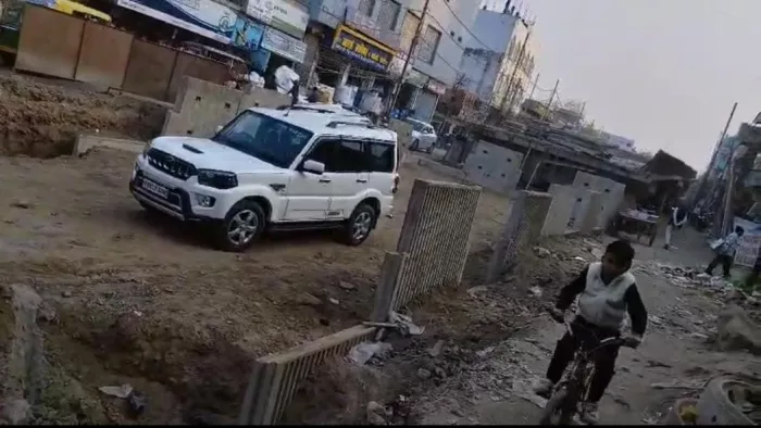 मार्च तक फ्लाई ओवर का निर्माण कार्य पूरा करने का अल्टीमेटम