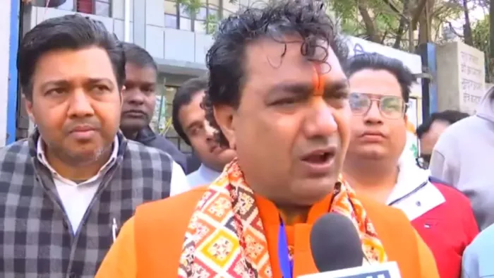 अनिल गौड़ ने आप और कांग्रेस पर फर्जी मतदाता लाने का आरोप लगाया है।