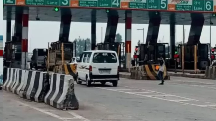 अब नहीं देना पड़ेगा ज्यादा Toll Tax - प्रतीकात्मक तस्वीर।