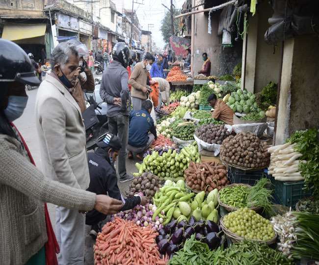 देहरादून में सब्जियों पर मौसम का असर, दामों में हो रहा इजाफा