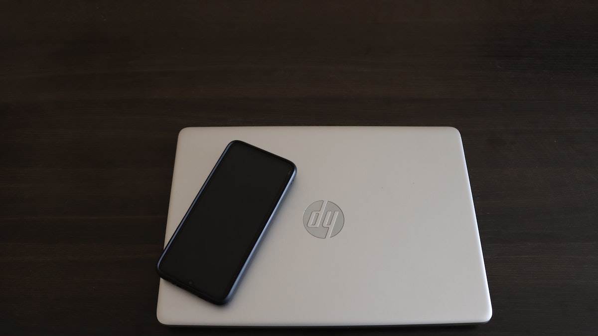 Amazon Holi Sale 2023 पर आधी से भी कम कीमत पर मिल रहे हैं सबसे बेहतरीन HP Laptops, मौका जाने न दें