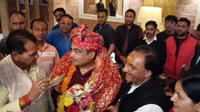 Nitin Gadkari: केंद्रीय सड़क एवं परिवहन मंत्री नितिन गडकरी शनिवार रात चार दिन के निजी प्रवास पर उत्तराखंड पहुंचे।