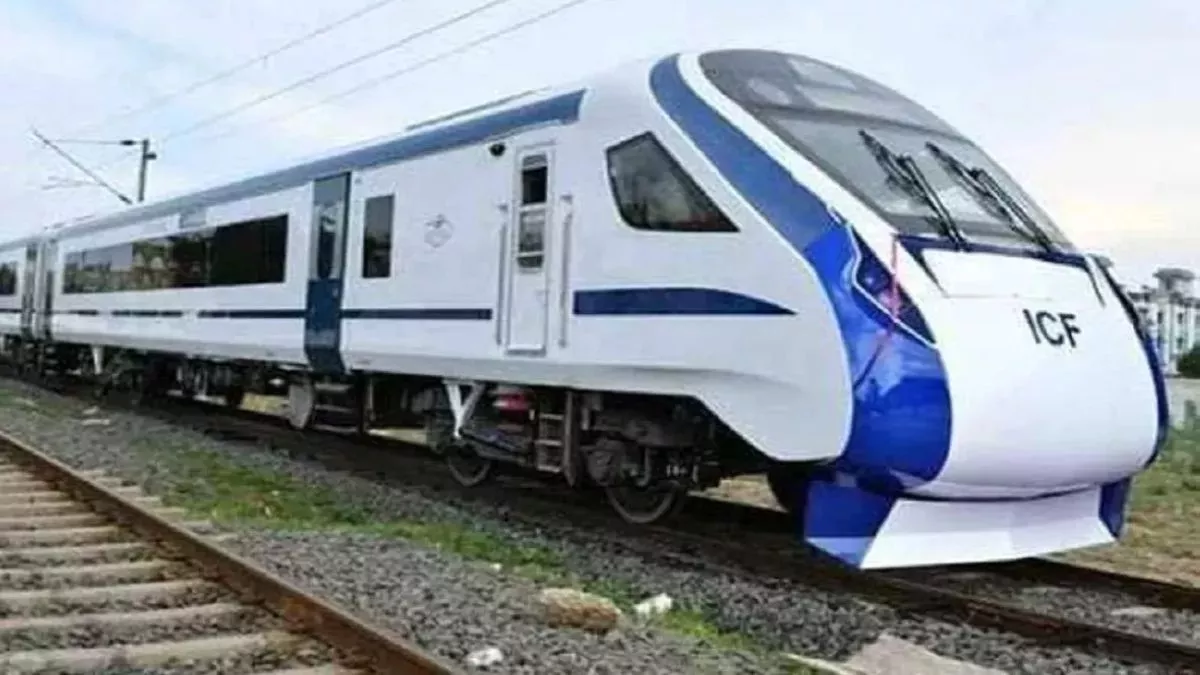 Vande Bharat Express के ओवरहेड वायर पर पेड़ गिरने से लगी आग, मच गई भगदड़; सवा घंटे रुकी रही ट्रेन