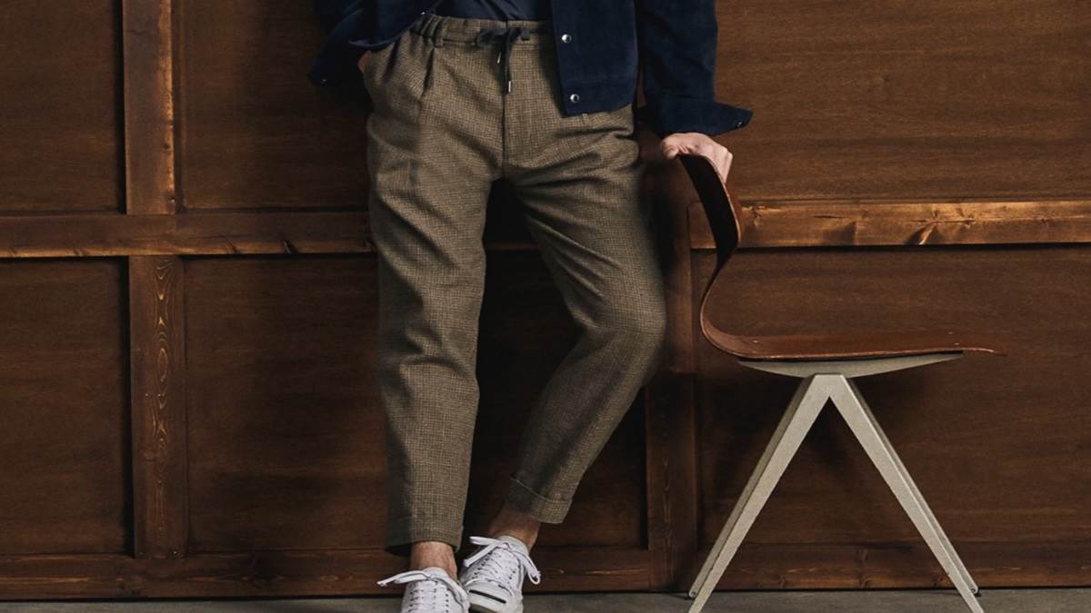 https://www.jagranimages.com/images/newimg/05032024/05_03_2024-best_blackberry_trousers_for_men_23667788.jpg