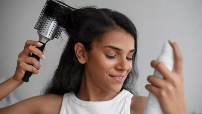 डैमेज बालों के लिए ट्राई करें ये हेयर मास्क