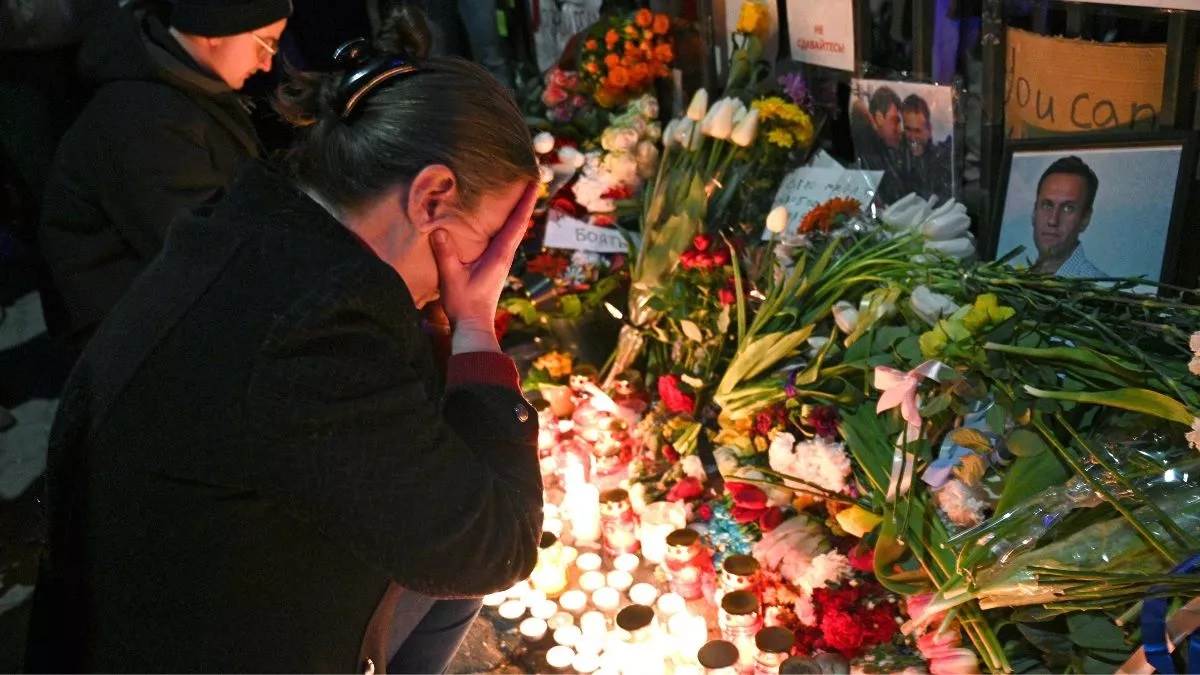 eu questions russian president putin said russia should conduct independent investigation into alexei navalny death