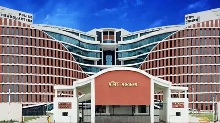 यूपी पुलिस पेपर लीक मामले में बड़ी कार्रवाई।