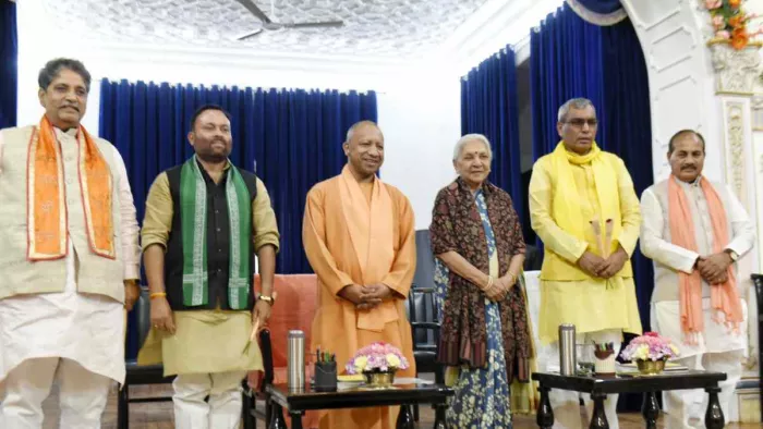 UP Cabinet Expansion: यूपी कैबिनेट के नए मंत्रियों को सीएम योगी ने दी बधाई।