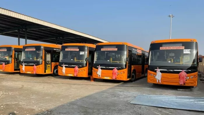 गोरखपुर से सिकरीगंज मार्ग पर अब चार इलेक्ट्रिक बसों का संचालन होगा। जागरण