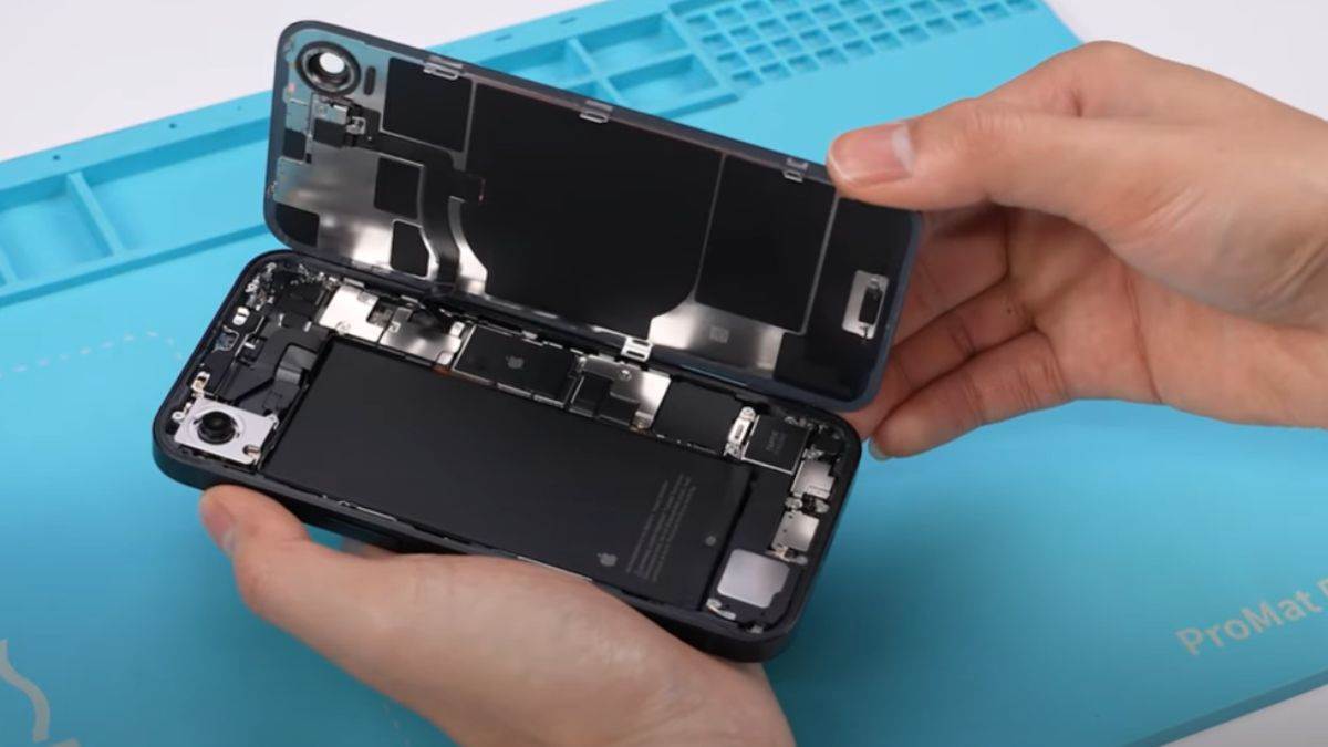 https://www.jagranimages.com/images/newimg/05032025/05_03_2025-iphone_16e_teardown_23894649.jpg