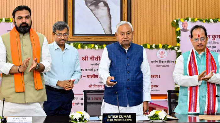 CM नीतीश कुमार ने 3 लाख परिवारों के बैंक अकाउंट में भेजे 1200 करोड़ रुपये