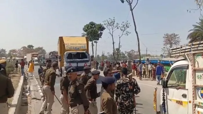 रोड पार करने के दौरान वाहन की ठोकर से छात्रा की मौत। फ़ोटो- जागरण