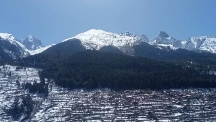 PM Modi Uttarkashi Visit: कुछ ऐसा दिखाई देता है व्यू प्वाइंट से माउंट श्रीकंठ पर्वत क्षेत्र। स्रोत पाठक
