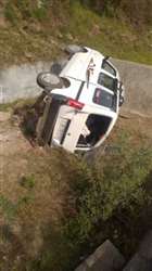 कार पलटने से सात घायल