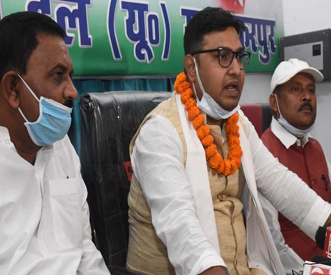 rural works department minister claims 10 to 15 km of rural roads are being built every day in bihar