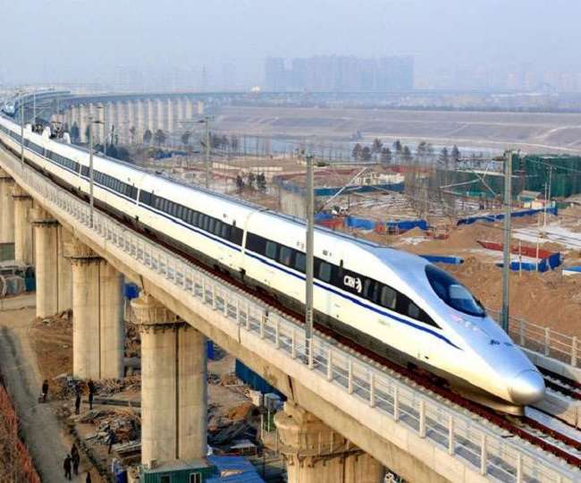 दिल्ली से मेरठ के बीच चलने वाली रैपिड रेल दुनिया की सबसे आधुनिक तकनीक से बनाई जा रही है।