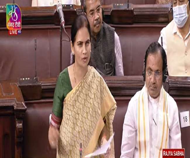 Breaking Hindi News Today 5th April: भारत में 97 फीसदी पात्र आबादी को लगी वैक्सीन की पहली डोज, स्वास्थ्य राज्य मंत्री ने राज्यसभा में दी जानकारी