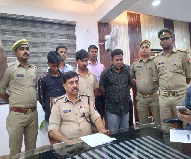 साइबर थाना पुलिस ने तीन ऐसे लोगों को पकड़ा जो मोबाइल सिम कार्ड एक्टिवेट कर साइबर अपराधियों को बेचते थे।
