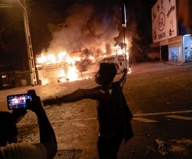 श्रीलंका में आर्थिक बदहाली को लेकर लोगों में भरा है गुस्‍सा (रायटर्स)