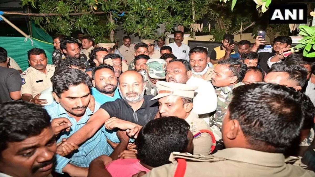तेलंगाना पुलिस ने BJP राज्य प्रमुख बंदी संजय को हिरासत में लिया, हाई कोर्ट में दायर हुई हैबियस कॉर्पस याचिका