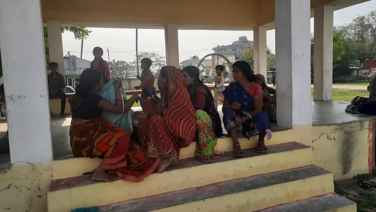 Patna: बाढ़ में बंद कमरे में दम घुटने से मां-बेटे की मौत; एक की हालत गंभीर;  भारी पड़ा चूल्हा जलता छोड़ना - Mother son died in Barh due to suffocation  in a