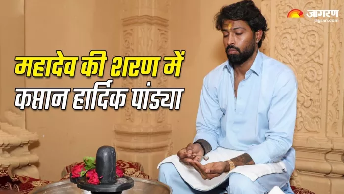 सोमनाथ मंदिर में पूजा-अर्चना के दौरान पांड्या।