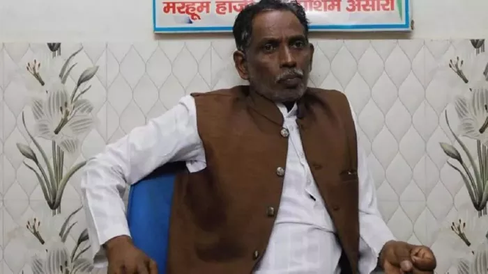 योगी की प्रशंसा से नाखुश लोगों ने इकबाल अंसारी पर किया हमला