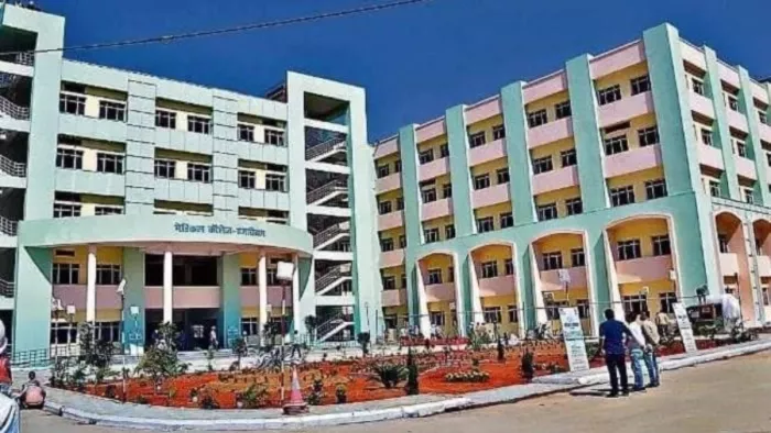 शेख बिहारी मेडिकल कॉलेज अस्पताल में दिव्यांग महिला के प्रसव के दौरान नवजात का सिर धड़ से हुआ अलग