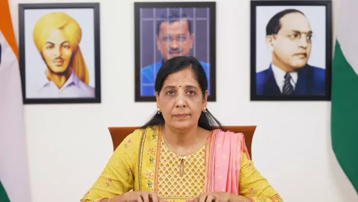 सोशल मीडिया पर कोर्ट की रिकॉर्डिंग पोस्ट करने को लेकर सुनीता केजरीवाल के खिलाफ शिकायत दर्ज।