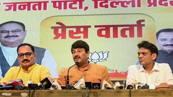दिल्ली प्रदेश भाजपा अध्यक्ष वीरेंद्र सचदेवा ने शुक्रवार को संजय सिंह जमकर तंज कसा