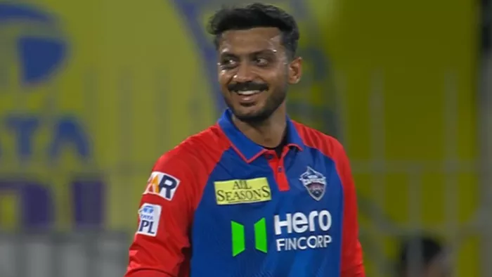 चेन्नई सुपर किंग्स के खिलाफ मिली जीत के बाद अक्षर पटेल। फोटो- सोशल मीडिया