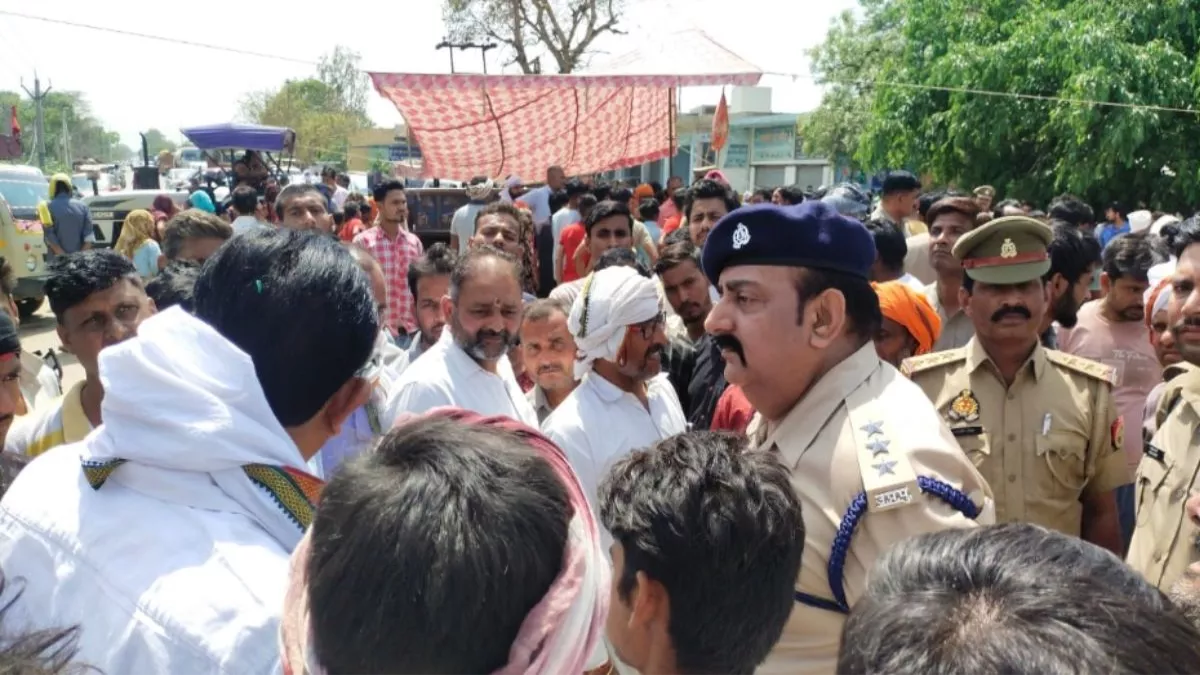 Bulandshahar Accident: मकान के बाहर सो रहे दो भाइयों पर चढ़ी कार, एक की मौत; ग्रामीणों ने किया सड़क जाम