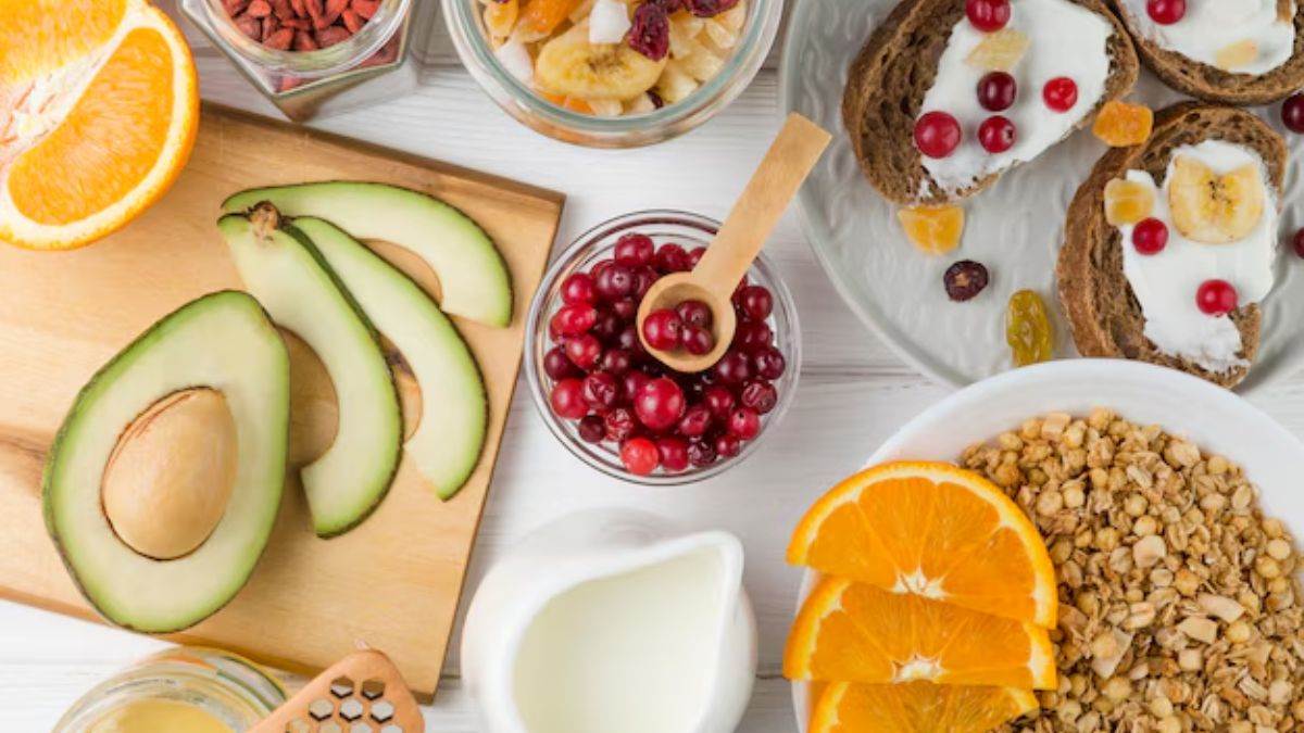 https://www.jagranimages.com/images/newimg/05042025/05_04_2025-magnesium_rich_fruits_23912516.jpg