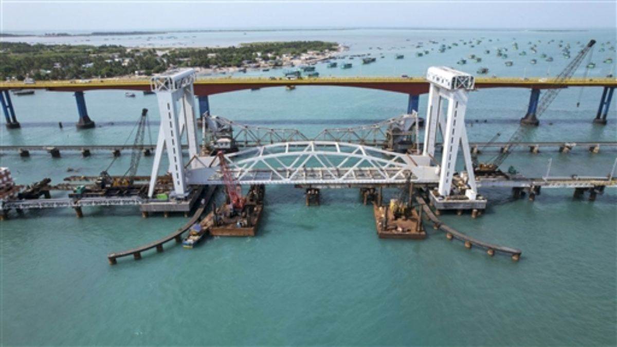 https://www.jagranimages.com/images/newimg/05042025/05_04_2025-pamban_bridge_facts_23912711.jpg