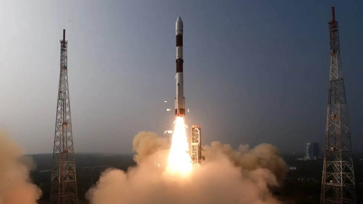 https://www.jagranimages.com/images/newimg/05042025/05_04_2025-poem_isro_23912667.jpg