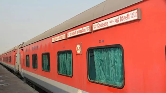 सियालदह राजधानी एक्सप्रेस में शर्मनाक हरकत (जागरण फोटो)