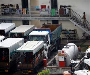 सिंगापुर के मंत्री ने भारतीय कामगारों को तमिल और बांग्ला में दिया संदेश