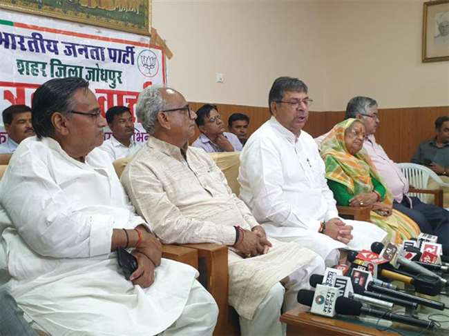 poonia reading hanuman chalisa waving saffron is a crime under congress rule so it is our misfortune