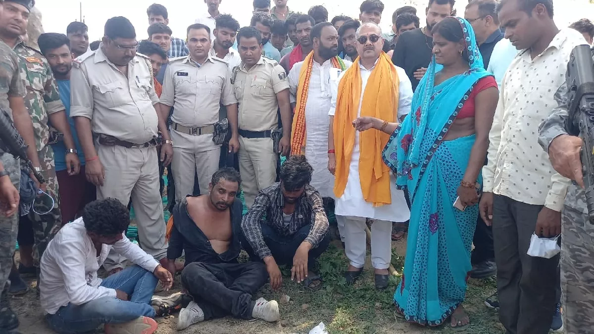 Bihar: औरंगाबाद में चेन लूटकर भाग रहे बदमाशों ने भाजपा सांसद पर तानी पिस्‍टल, सुरक्षाकर्मियों ने खदेड़कर पकड़ा