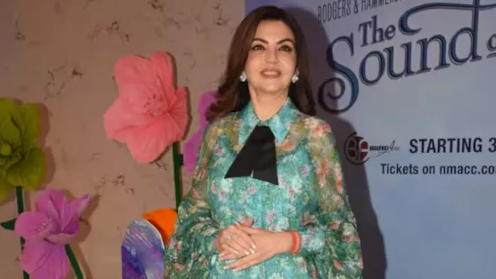 Nita Ambani Gucci dress: NMACC में इंटरनेशनल म्यूजिकल शो लॉन्च पर नीता अंबानी ने पहना मंहगा गाउन