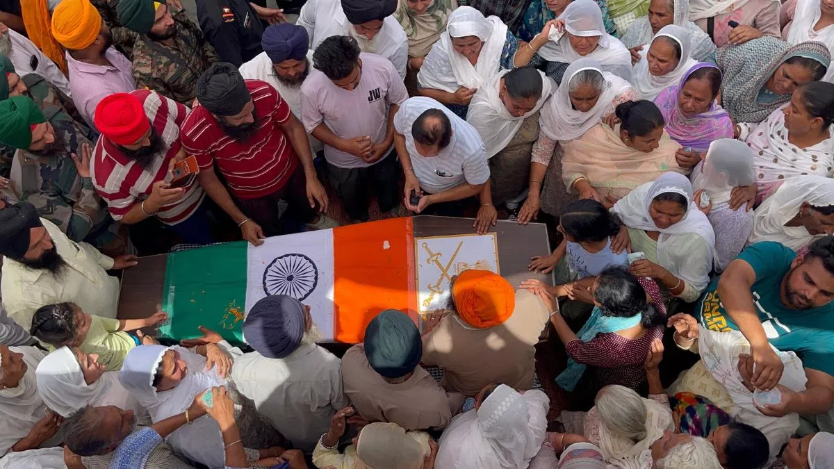 Anantnag Accident: गुरदासपुर का सैनिक अनंतनाग में बलिदान, सैन्‍य सम्‍मान के साथ किया गया अंतिम संस्‍कार