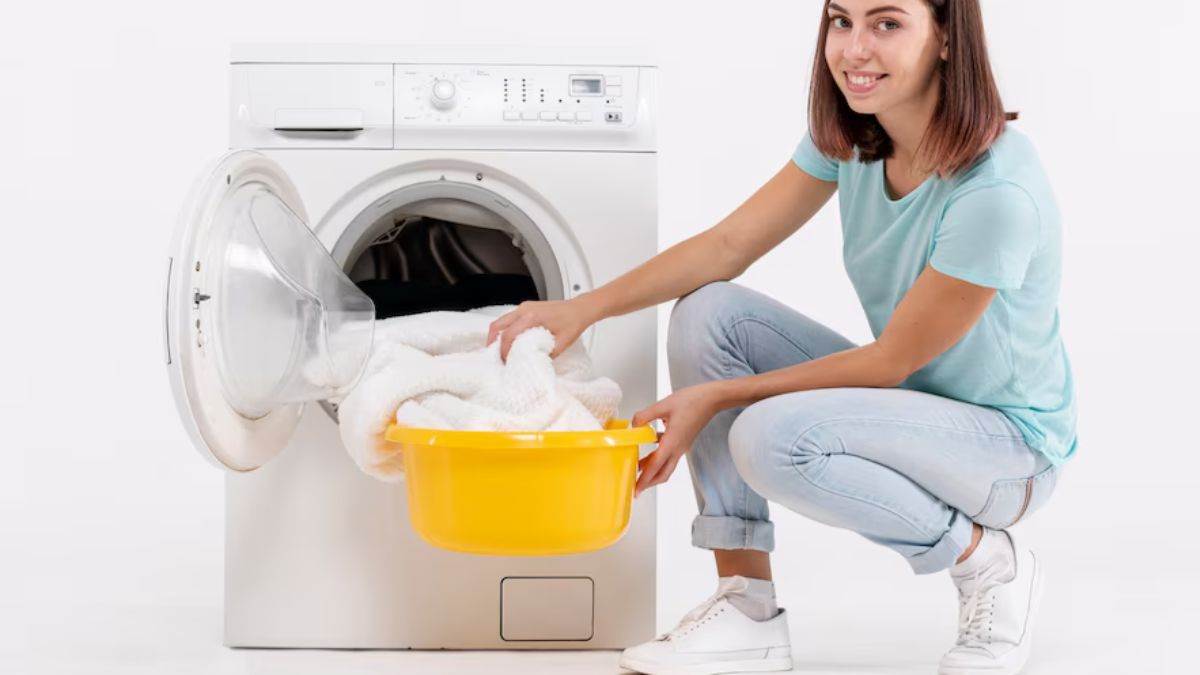 मैले-कुचले कपड़ों की गंदगी को कहें चल हट क्योंकि Voltas Washing Machine से धुलाई होगी आसान