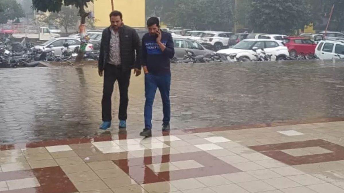 https://www.jagranimages.com/images/newimg/05052025/05_05_2025-delhi_rain_8_23931442.jpg