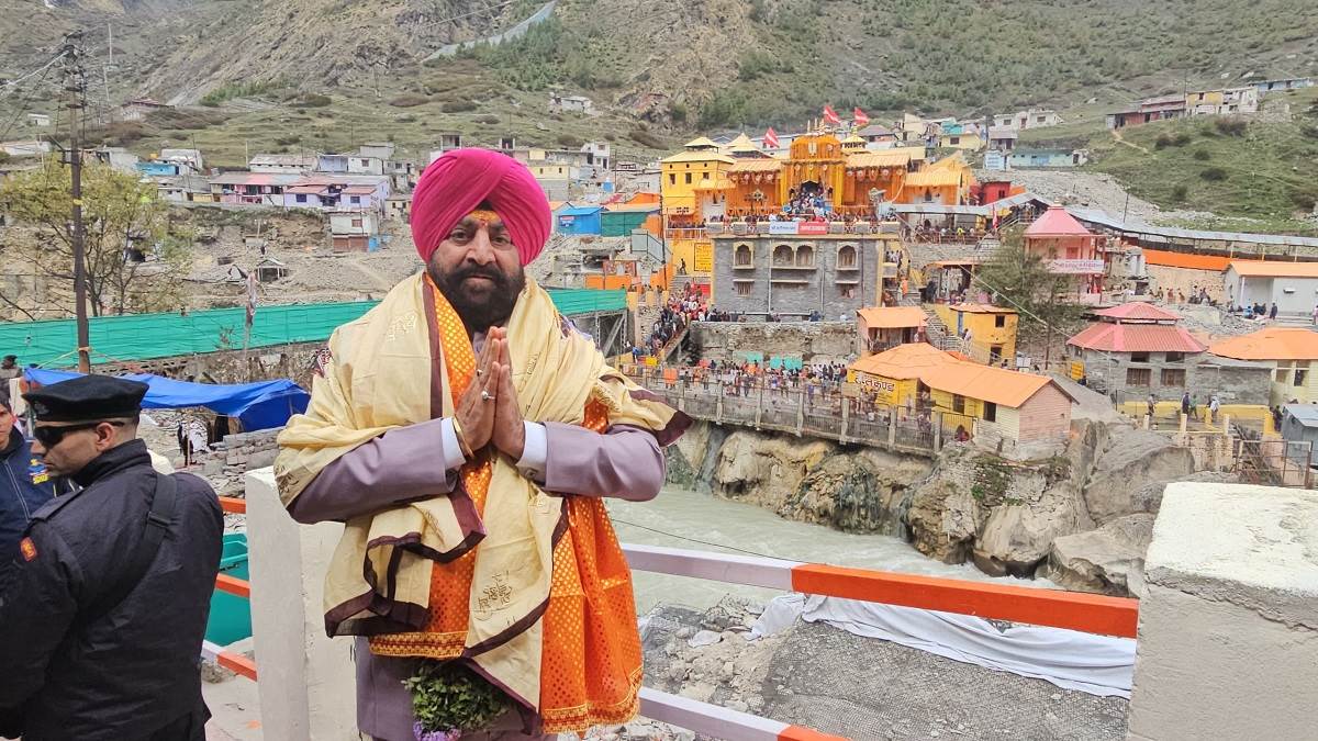 governor visits badrinath dham prays for prosperity reviews development