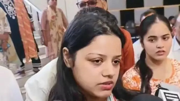महिला आयोग ने कहा— हर महिला की गरिमा की रक्षा हमारा कर्तव्य है।