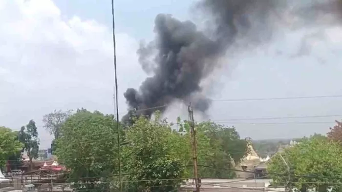 उज्जैन के बाबा महाकाल मंदिर में लगी आग। फोटो- जागरण